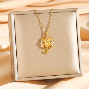 Collier avec pendentif éléphant en or plaqué et oxydes de zirconium de style hip-hop