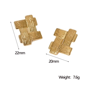 Detail showing 22mm x 20mm dimensions and 7.6g weight of woven square gold earrings