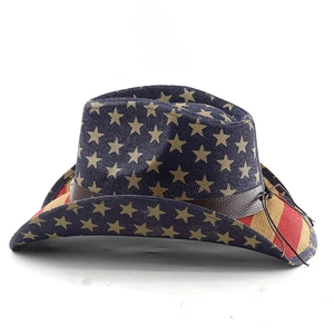 Détail d'un chapeau de cow-boy avec motif drapeau américain et bandeau en cuir pour l'été