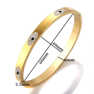 Detailed size specifications of the gold evil eye bracelet with 60mm and 49mm diameters