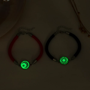 Leuchtende geflochtene Armbänder mit glühendem Sonnen- und Mondanhänger und Metallverschluss