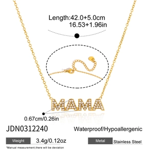 Λεπτομέρεια χρυσού MAMA κολιέ με διαστάσεις 42+5cm μήκος και βάρος 3,4g