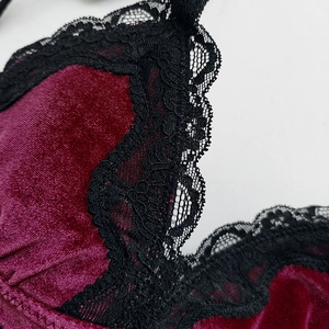 Ensemble soutien-gorge en velours bordeaux sans armature avec dentelle noire
