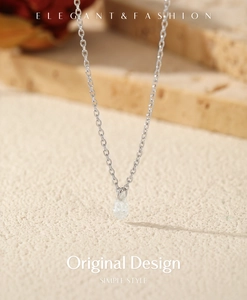 Vue détaillée du collier en argent S925 avec pendentif en moissanite taille poire