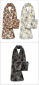 Détails de trois bavoirs imperméables pour adultes avec divers motifs floraux élégants