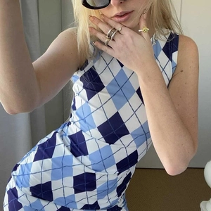 Robe moulante bleue à carreaux sans manches avec motif géométrique de diamants chic