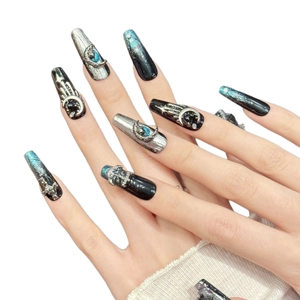 Faux ongles gothiques dégradés noir et sarcelle avec lune argentée 3D et détails d'étoiles