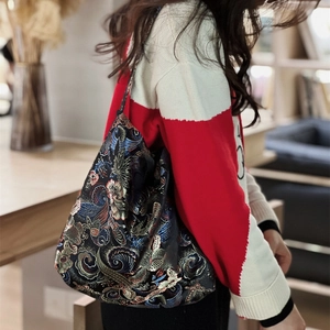 New Chinese style brocade shoulder bag featuring vivid floral and magpie embroidery