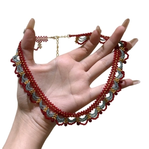 Collier en perles de cristal tissées main rouge et or avec chaînette réglable