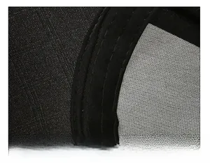Détail macro du bandeau anti-transpiration et des coutures fines de la casquette