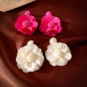 Boucles D'oreilles Fleurs Grandes 3D Tissu Rose Avec Tige En Argent Sterling 925 Vacances Romantique Bijoux Femmes