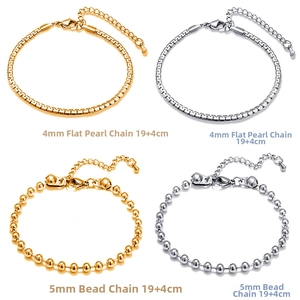 Détail de chaînes box 4mm et bracelets billes 5mm en or et argent avec fermoir mousqueton