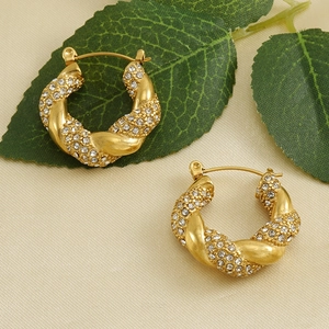 Twisted 18k gold-plated stainless steel hoop earrings with crystal pavé for women