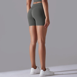 Vue arrière du short de yoga sans couture taille haute avec effet push-up galbant