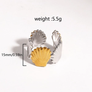 Detail shot of two-tone shell design ring with 15mm height and 5.5g weight measurement