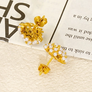 Fashionable 18k gold plated stainless steel stud earrings with cluster pearls for women