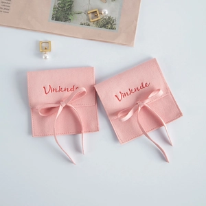 Sacchetto gioielli velluto rosa con fiocco, custodia microfibra per anelli, collane e piccoli regali.