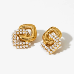 Double-layered geometric pearl stud earrings with gold-plated ribbed metal finish