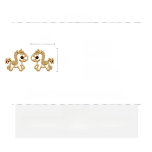 Detailed size specifications for the hollow horse-shaped gold alloy stud earrings