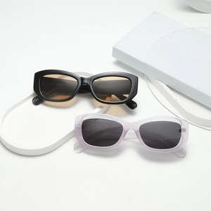 Vintage Square Sunglasses Women UV Protection Retro Fashion Thick Plastic Frame Wide Temples Vacation Beach Shade