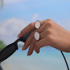 Minimalist silver oval irregular ring in polished stainless steel for a vacation look