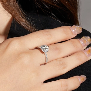 Elegant heart-shaped S925 sterling silver ring with 1 carat round moissanite stone