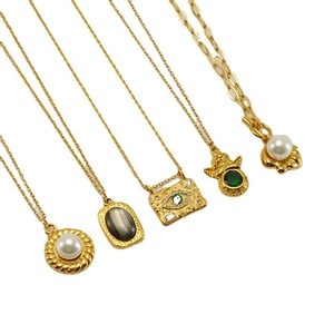 Set aus 18k vergoldeten Edelstahlketten mit Perlen- und Edelsteinanhängern für Damen