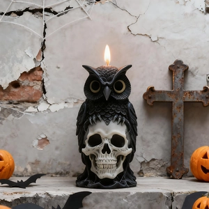 Halloween Eule auf Totenkopf Kerzenform aus Silikon mit kreativem Gothic Ambiente
