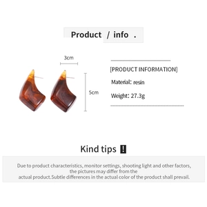 Detailed dimensions of brown irregular resin earrings with 5cm height and 3cm width specs
