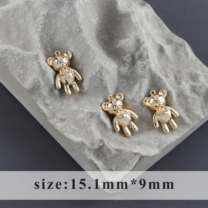 Detalle de dijes de oso bañados en oro de 18k de 15,1mm x 9mm para joyería creativa