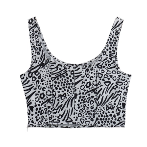 Sexy mouwloze cropped tanktop voor dames met zwart-witte dierenprint en grote U-hals