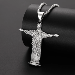 Silberne Jesus Christus Erlöser Anhänger Halskette mit funkelnden Kristallen auf schwarzem Grund