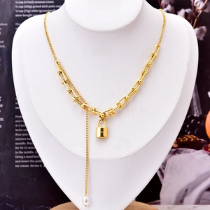 U-shaped gold chain necklace with love lock pendant and white teardrop pearl