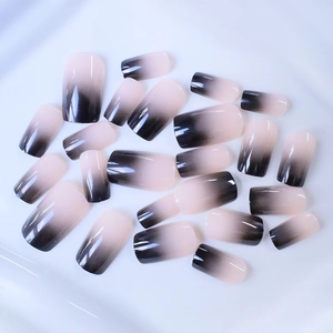 Faux ongles courts carrés à coller avec dégradé rose et noir effet brillant miroir