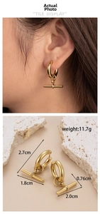 Detailed size specifications and weight for golden T-bar hoop earrings in stainless steel