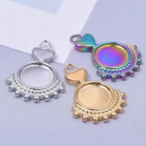 Three-color heart-shaped DIY jewelry base pendants in gold, silver and iridescent finish