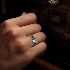 Bague dragon lumineuse en acier titane pour hommes avec motif nœud celtique noir vintage