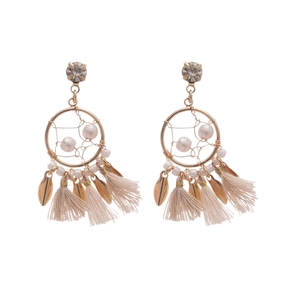Bohemian dreamcatcher earrings with gold frame, beige tassels and elegant pearls