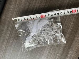 Détail du kit de pendentifs flocon de neige et glaçon en acrylique avec rubans déco