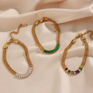Bracelets gourmette dorés avec pendentifs en zircone émeraude, blanche et arc-en-ciel