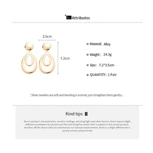 Tableau des tailles pour boucles d'oreilles goutte dorées évidées de 7,2 cm par 3,5 cm