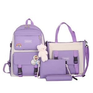 Set scolastico da quattro pezzi viola e beige con ciondolo a forma di orso e accessori