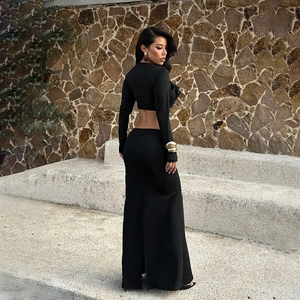 Conjunto sexy negro de dos piezas con cuello en v, top corto con volantes y falda larga