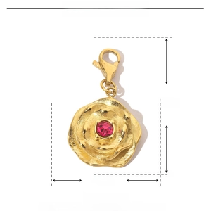 Goldener Rosenanhänger aus Edelstahl mit rosa Strassstein und Abmessungen 27x16mm
