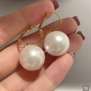 14K Gold Plated Vintage Elegant Artificial Pearl hoop Earrings For Women Lightweight Luxury Round Leverback Drop Earrings Fashion Jewelry