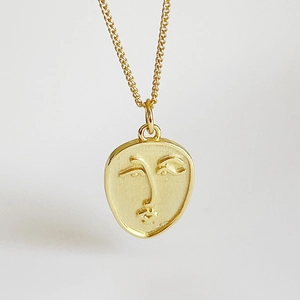 Minimalist 925 silver necklace featuring an abstract face outline pendant in gold finish