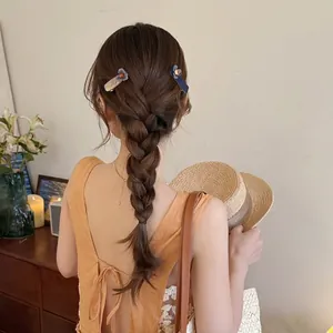 Set di fermagli per capelli floreali in blu e marrone per acconciature eleganti