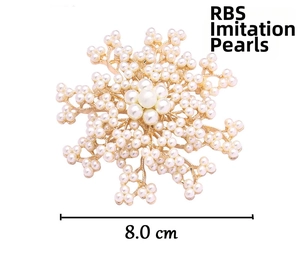Detail view of 8cm snowflake brooch featuring imitation pearls and golden metal frame