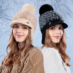 Casquette de baseball d'hiver avec cache-oreilles en peluche et pompon décoratif