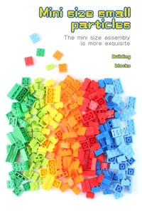 Vue macro de mini blocs de construction colorés empilés en dégradé sur fond blanc